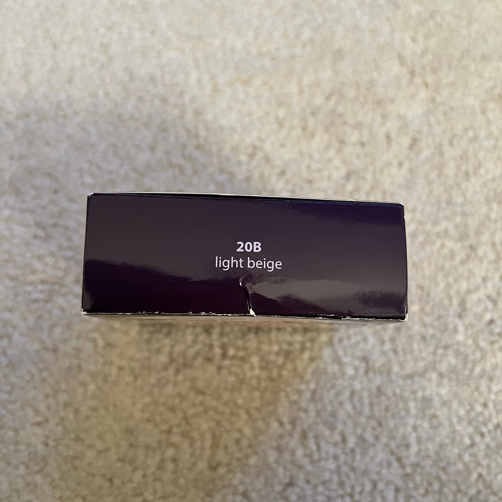 Amazonian Clay Blurring Powder Foundation